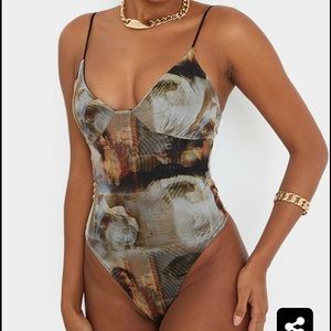 NWT Abstract Renaissance Print Cup Detail Bodysuit